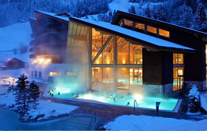 34 degrees all season, just 90 minutes from Geneva: CHF 30 instead of CHF 60 for daily pass for 2 people to Thermes Parc Thermal Baths Complex, incl natural thermal river, indoor & outdoor pools, hot tubs & more (pass valid for 5 hours at the park)
Photo